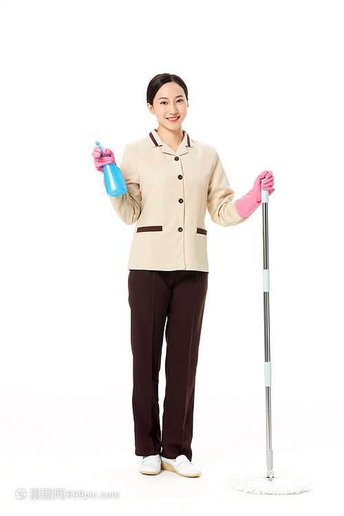 家政服務(wù)中的女性清潔玻璃 專(zhuān)業(yè)與溫情并存